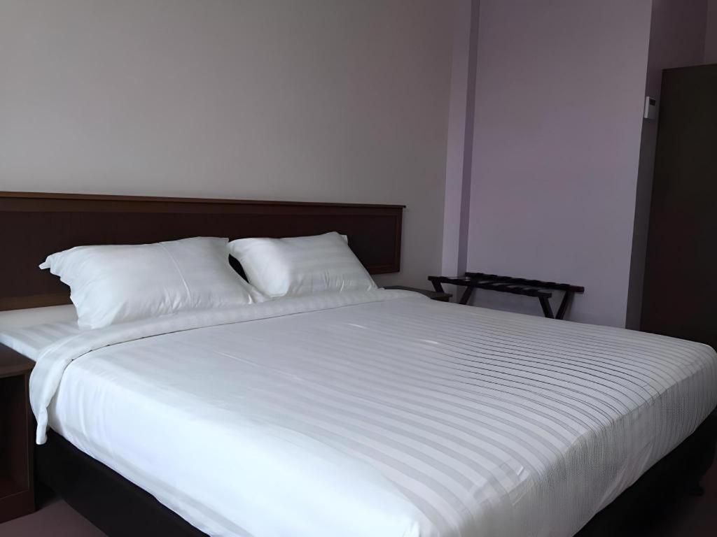 Id Hotel Yayasan Segamat Exterior photo