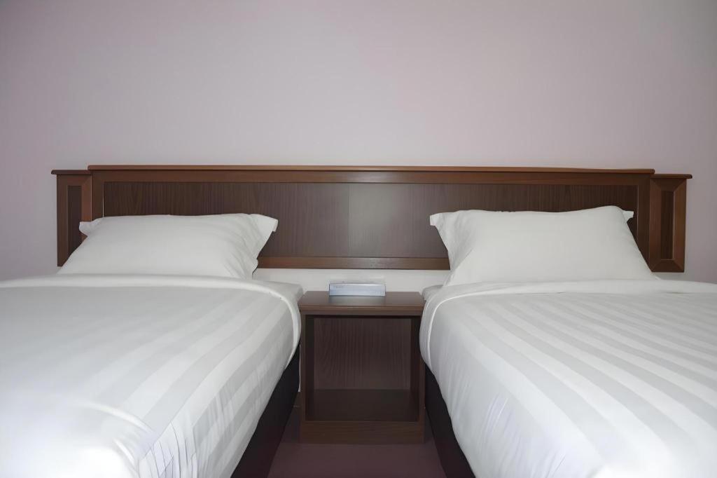 Id Hotel Yayasan Segamat Exterior photo